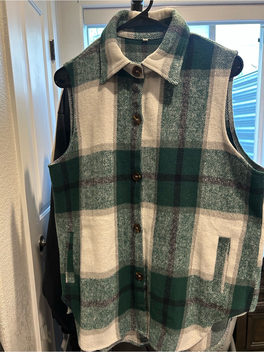 UANEO Womens Flannel Plaid Vest Button Down Sleeveless Shirt Jacket With Pockets